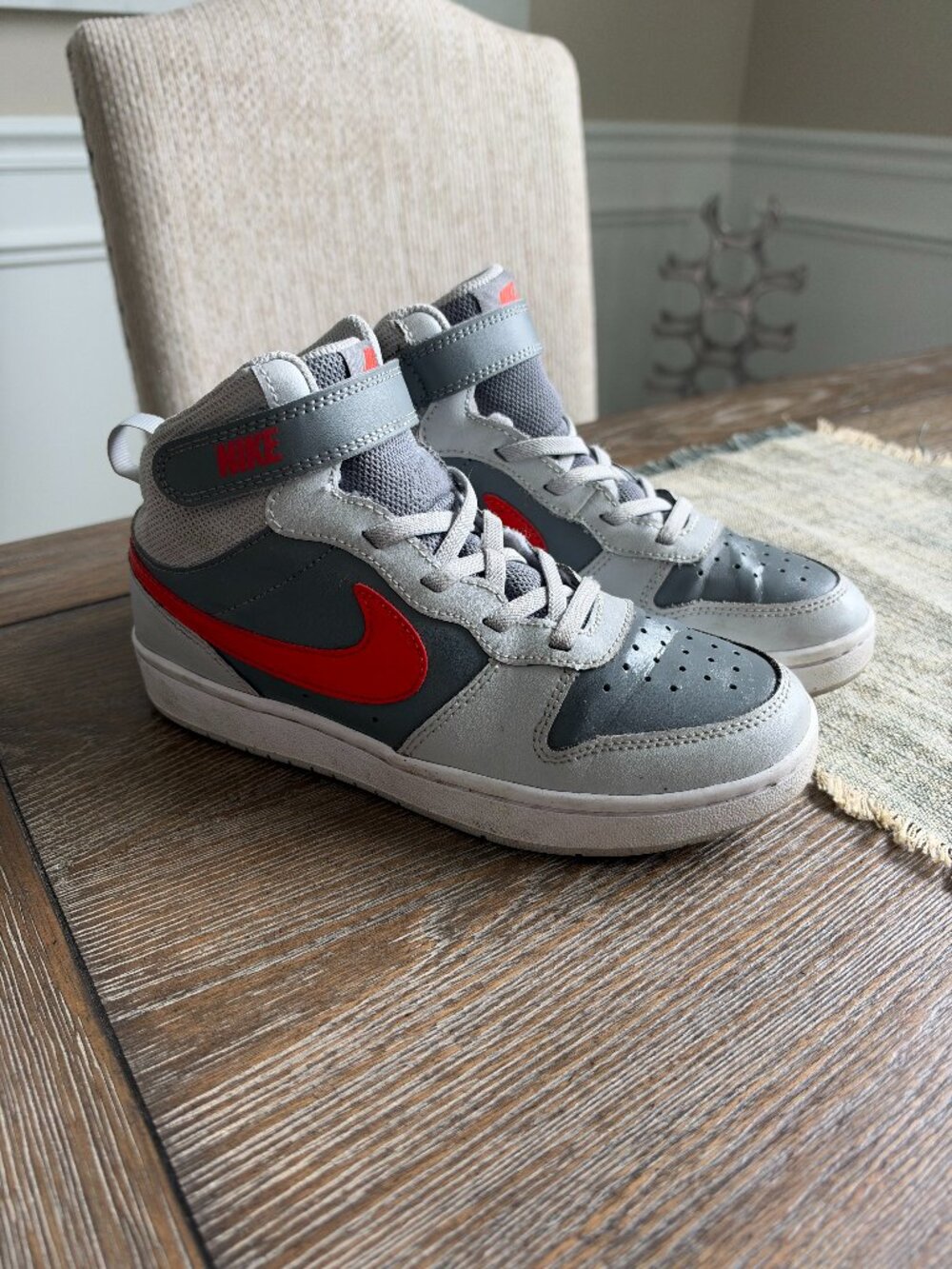 Nike Borough Mid 2 Little Kid shoes